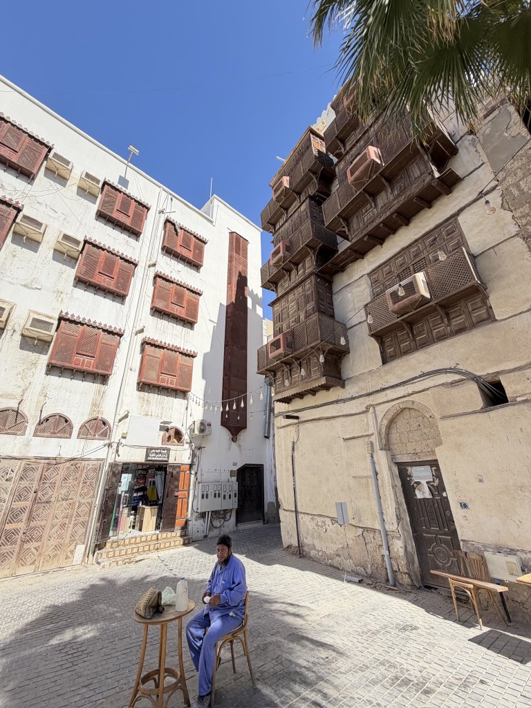 VaskeleviciusK's tweet photo. A walk through time in Al-Balad, the historic heart of Jeddah- the Gateway to the Two Holy Mosques.
#AlBalad #HistoricJeddah #Unesco https://t.co/Z8ZTh94I1O