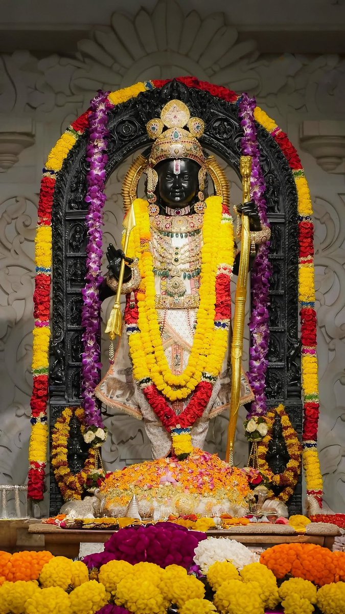 Geetashloks's tweet image. End your 2025 by replying Jai Siya Ram