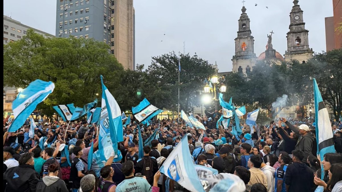 bautimaurin's tweet photo. Un mes de la gloria eterna. 
Un mes que la mayoria de la ciudad estuvo de fiesta. https://t.co/TLquTbvutD