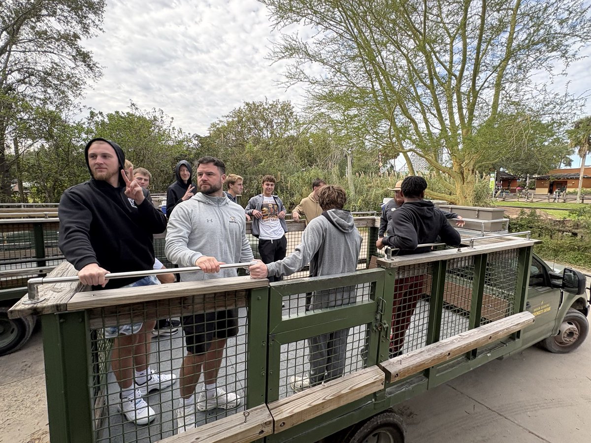 saberhoops's tweet photo. With basketball wrapped up for the year, our team decided to head to Busch Gardens for  some fun in the sun, well partly sunny! https://t.co/gfMDRV7Izr