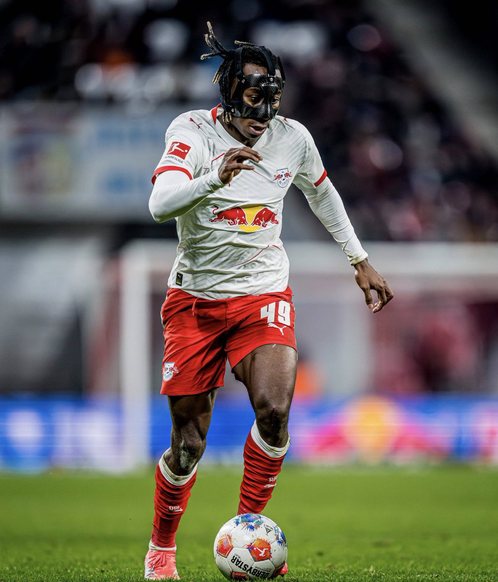 centredevils's tweet photo. 🚨🚨��| NEW: Manchester United are one of the clubs monitoring RB Leipzig winger Yan Diomande.

United not guaranteed to pursue another winger after missing out on Antoine Semenyo but may move for Diomande if other clubs start moving for him in the January window.

[@DanyalHKhan, @SkySportsNews]