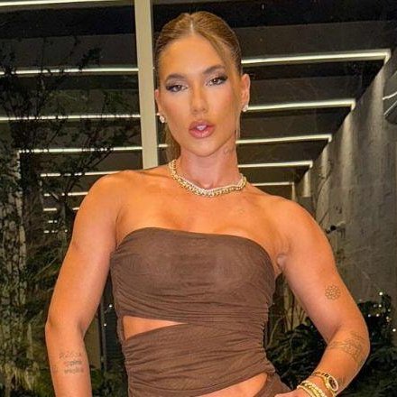 cleytxnn's tweet image. Após ler teoria de que a influenciadora Virginia seria uma "alpinista social", cantor americano recém-solteiro Joseph Phillip começa a seguir a brasileira no Instagram.