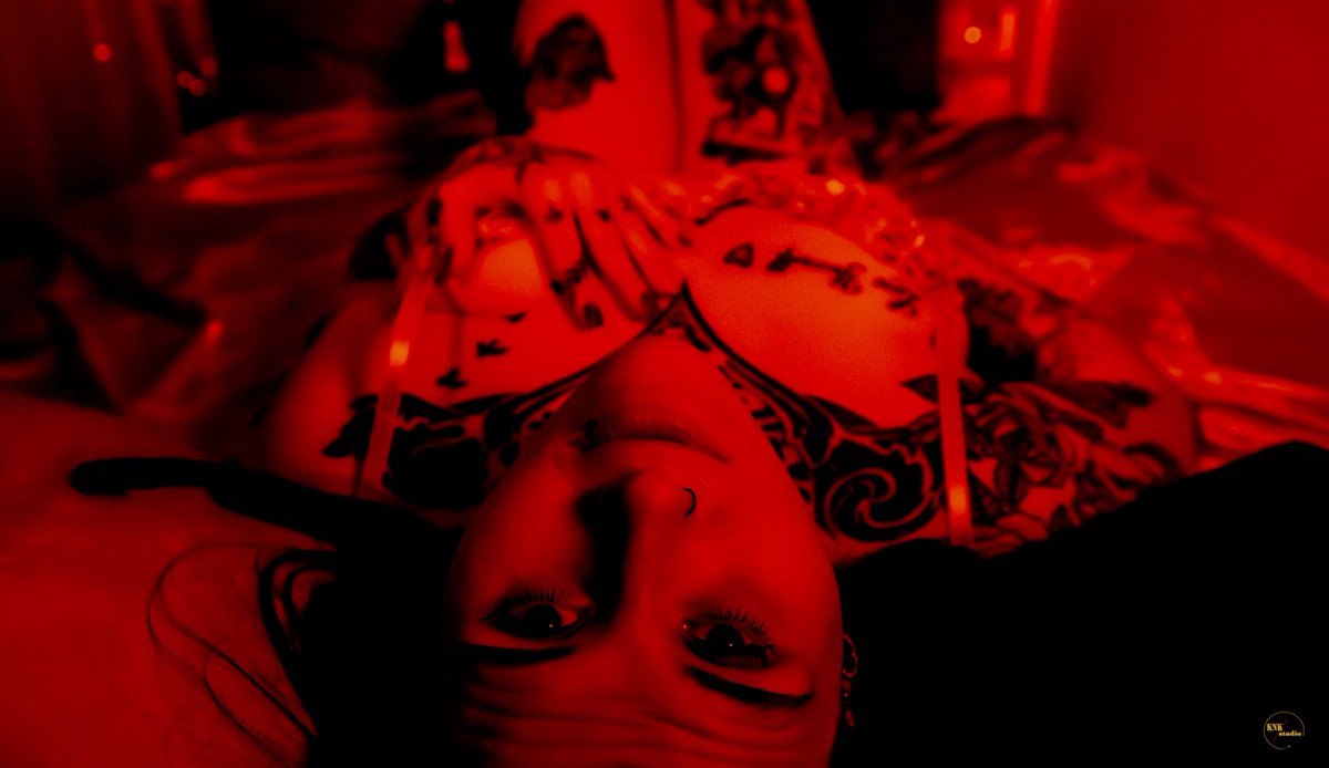 knkstudioxxx's tweet photo. A woman full of fire and passion, a gorgeous hot tattoeed body and a look that let you melt away 🔥🖤🔥

@chloe.sas99

#hotgirl #gorgeousmodel #tattooedgirl #passion #boudoirphotography https://t.co/R92nuyiW9X
