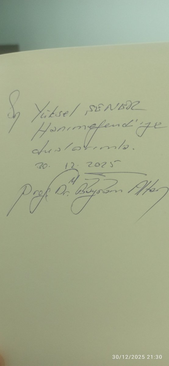 kzlayse's tweet photo. Bugün İslam ülkeleri akademisyenler vakıf kurucu Emekli bürokrat @profbayramaltan  Hocamızı Ankara'daki makamında ziyaret ettik. kendilerinin yakın ilgi güzel misafirperverliğine teşekkür ederiz. Ayrıca Hemşehrimizin imzalayarak hediye ettiği kitapları için teşekkür ederiz. https://t.co/XkVrebPL2p