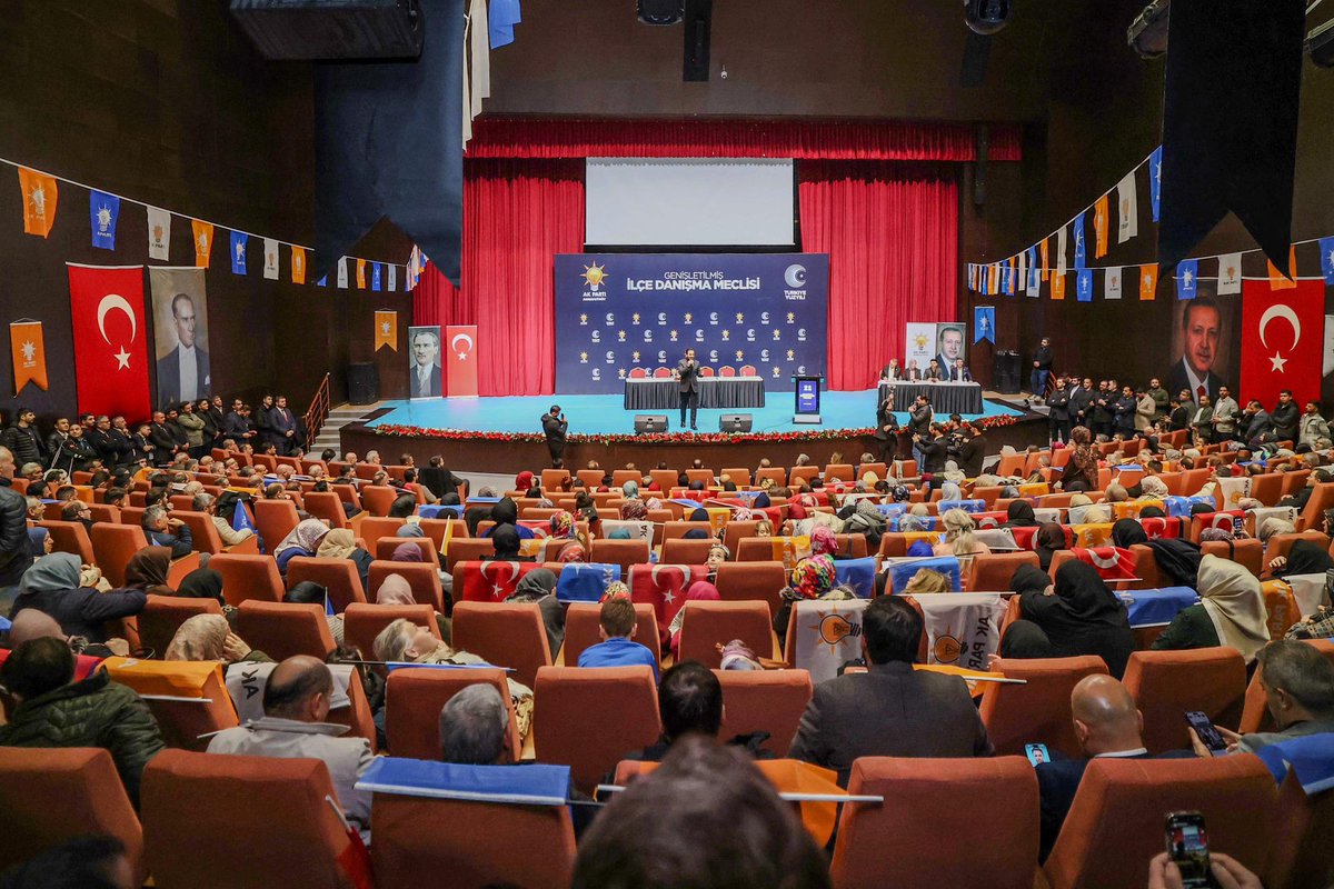 abdullahozdemir's tweet image. Arnavutköy İlçe Danışma Meclisimizi gerçekleştirdik. İkisi meclis üyesi olan muhalefet partili 150 arkadaşımız AK Parti ailemize katıldı, kendilerini tebrik ediyorum. 

Danışma Meclimize katılan, fikirlerini ve düşüncelerini bizimle paylaşan teşkilat mensuplarımıza teşekkür…