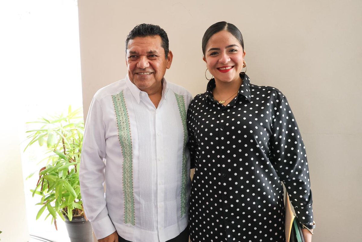 bereserracosta's tweet photo. Felicito a la preciosa y capaz amiga mía Aylín Olvera quien hoy asumió la coordinación de la gubernatura, cargo que le confirió el gobernador @TabascoJavier. Me encanta que además de responsable, tabasqueña joven que promete mucho para el relevo generacional. Felicidades bebé. https://t.co/vsHZiGt1wU