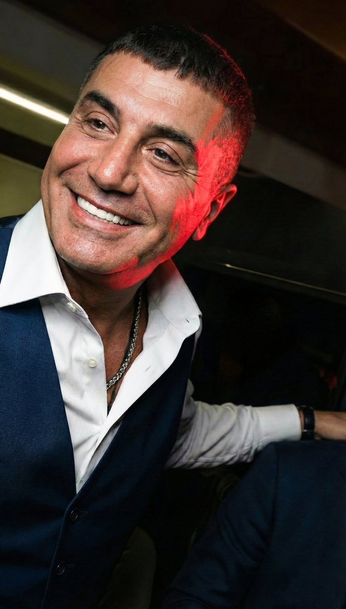 RSPhaber's tweet image. “Tek rakibim Türk Hava Yolları” sloganını, Sayın Reis Sedat Peker’in son dönemde yaptığı yardımlar ve toplumsal etkisi:
“Birileri gökyüzünde mesafe kat ederken,
Sedat Peker gönüller arasında köprü kuruyor.
Bir yanda Türk Hava Yolları,
diğer yanda ihtiyaç sahibinin kapısını çalan…