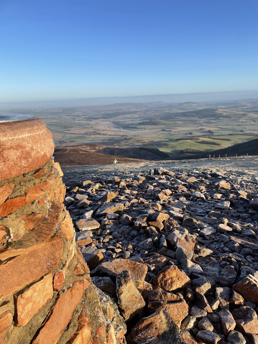 stephpark4's tweet photo. Wee wander up Tinto this morning, ❄️☀️ https://t.co/Yp3GItWcVh