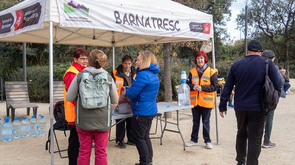 14/12 2025 BARNATRESC: CAMINADA DE NADAL SOLIDARI!!!
Sortida amb CE Pica d'Estats

Gràcies a tots els voluntaris de la Caminada de Nadal, per fer-se càrrec i fer d’orientadors / informadors, controls de sortida, arribada i de pas. 👏

#cepicadestats #barnatresc #caminadasolidaria