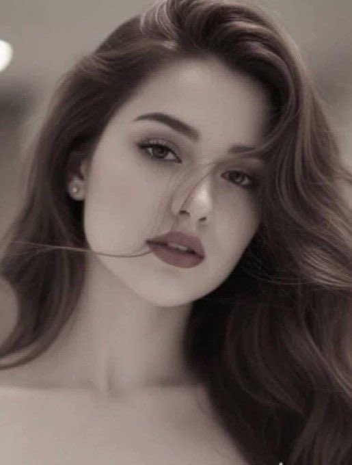 .

.

.

.
من ابتسم في شرودهـ 
فهو تذكر طيفًا أسعدهُ حضوره .

🩵

#حبيت_اقول 
#حقيقة 
#مساء_الخير_والسعاده