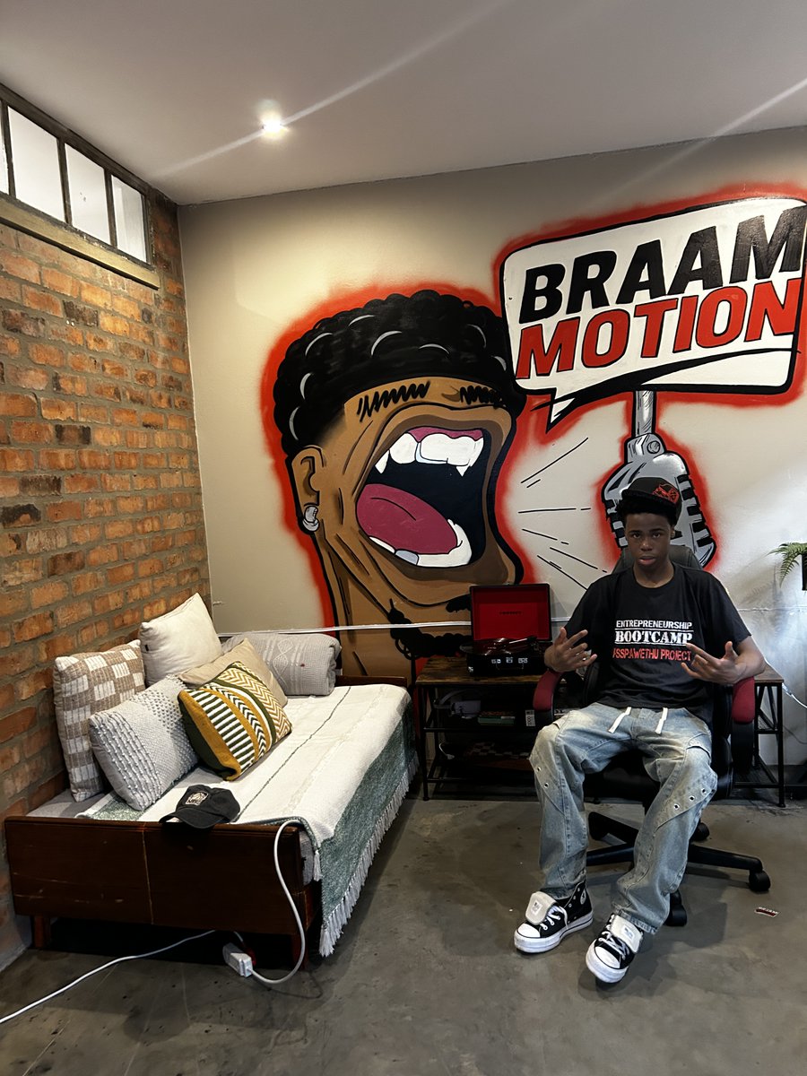 holyst1ng's tweet photo. One stream at a time. 🐝
#HolyHive #southafricanstreamer https://t.co/CtEHEe8aLf