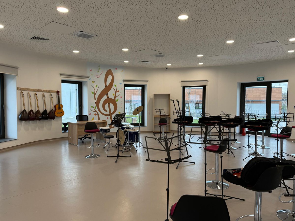 Sancaktepe Sağlıklı Yaşam Köyü, 180.000 m² alanda, 270 yatak kapasitesi, AMATEM, yaşam villaları, spor ve sosyal alanlarıyla bağımlılıkla mücadelede bütüncül bir rehabilitasyon modeliyle hasta kabulüne başladı.

#SağlıklıŞehir  #Sağlıkta2025  #SağlıklıTürkiyeYüzyılı