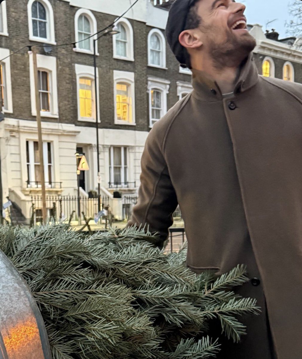 LeftKidney4Theo's tweet image. Theo James in London 

📸 ruthkearney instagram story