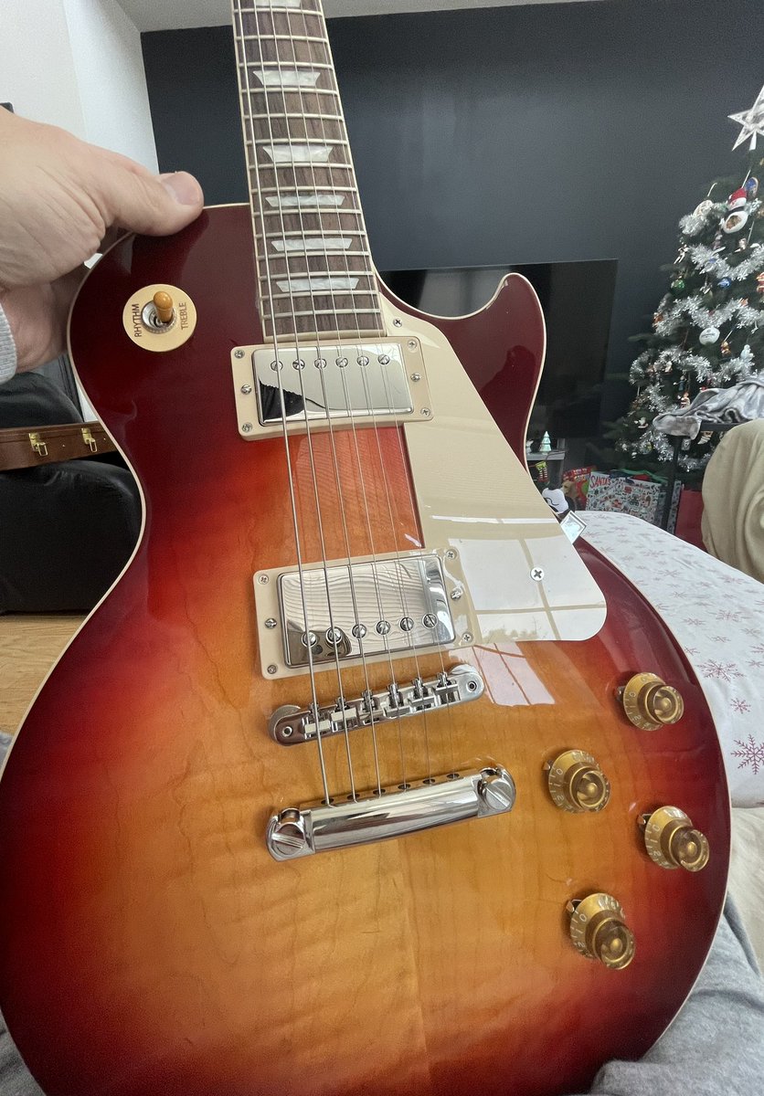 Kleaner_Mike's tweet photo. Hanging today with LesPaul before I have to go to my part-time job! Rocking for about 3 hours today, Beatles, Stones, BoDeans, Fogerty and Eagles! Fun relaxing day on vacation! https://t.co/BLRzs6jQKP