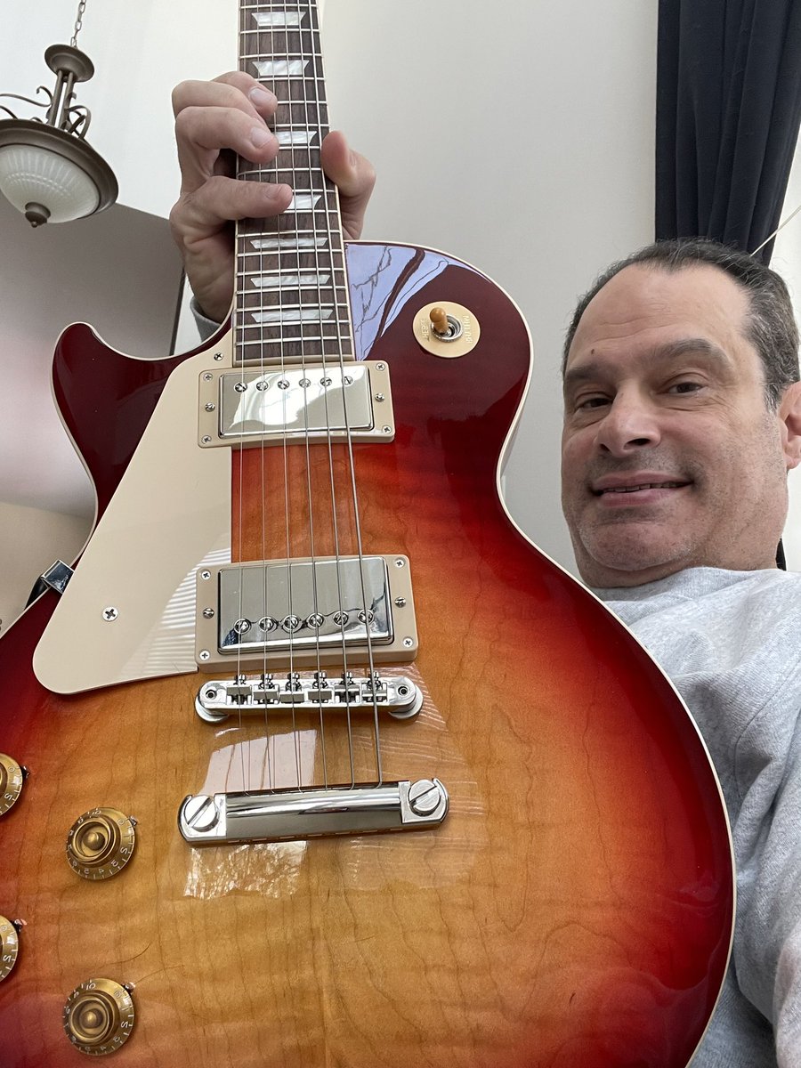 Kleaner_Mike's tweet photo. Hanging today with LesPaul before I have to go to my part-time job! Rocking for about 3 hours today, Beatles, Stones, BoDeans, Fogerty and Eagles! Fun relaxing day on vacation! https://t.co/BLRzs6jQKP