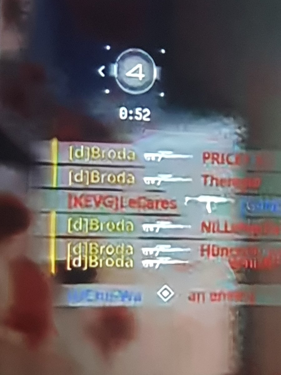 You reeeeeaaally have to squint your eyes but it is there i swear 😂