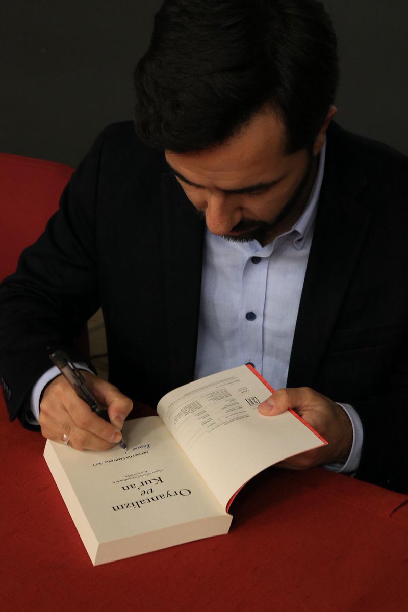 ncmdsalih's tweet photo. Bugün benim için ziyadesiyle anlamlı ve duygu dolu bir gün oldu. Önce doktora yaptığım kurum olan İstanbul İlahiyat’ta @idavkulup_34, ardından ise zamanında yüksek lisansımı yaptığım 29 Mayıs Üniversitesi’nde ise @29mayisdvko davetlisi olarak konferans verdim. Öğrenci olarak kapısından ilk girdiğim kurumlarda, konuşmacı olarak ağırlanmak tarifsiz hisler meydana getirdi. Şu kuluna fantastik şeyler yaşatarak mahcup etmeye devam ediyorsun yüce Rabbim. Sana hamd-ü senalar olsun.