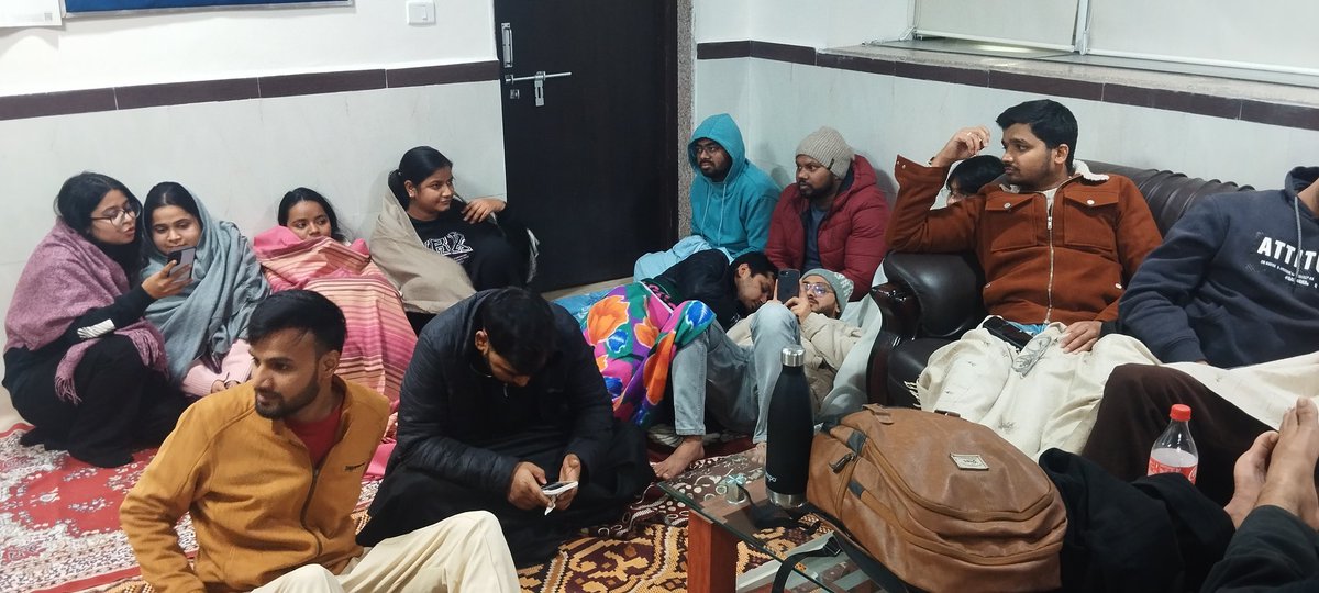 KejriwalSanyam's tweet photo. Doctor's, no free intern labour of modern Indian, waiting for their stipend from seven months at ESIC MEDICAL COLLEGE,BITHA,PATNA, BIHAR, still protesting at 1pm midnight at 10°C , nobody cares @DrDhruvchauhan @ndtv @official_afa_ @ravishndtv @NitishKumar @esichq @LabourMinistry https://t.co/vxaGPJU8e3