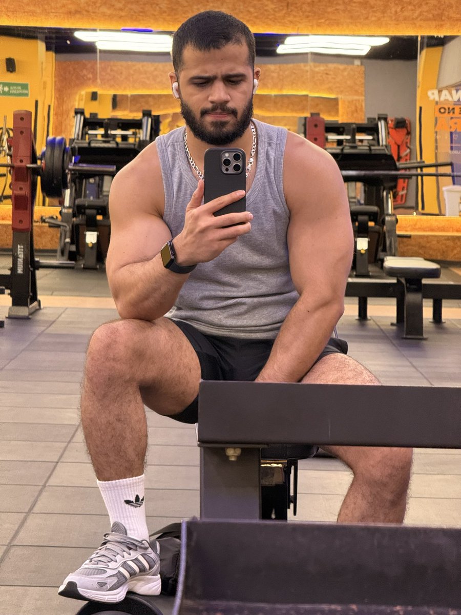 anderosh's tweet image. No tengo otras con más ropa, es más, todo lo contrario 🙂‍↕️