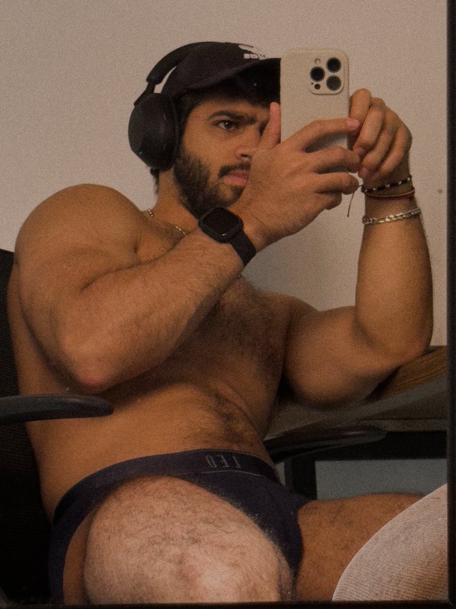 anderosh's tweet image. No tengo otras con más ropa, es más, todo lo contrario 🙂‍↕️