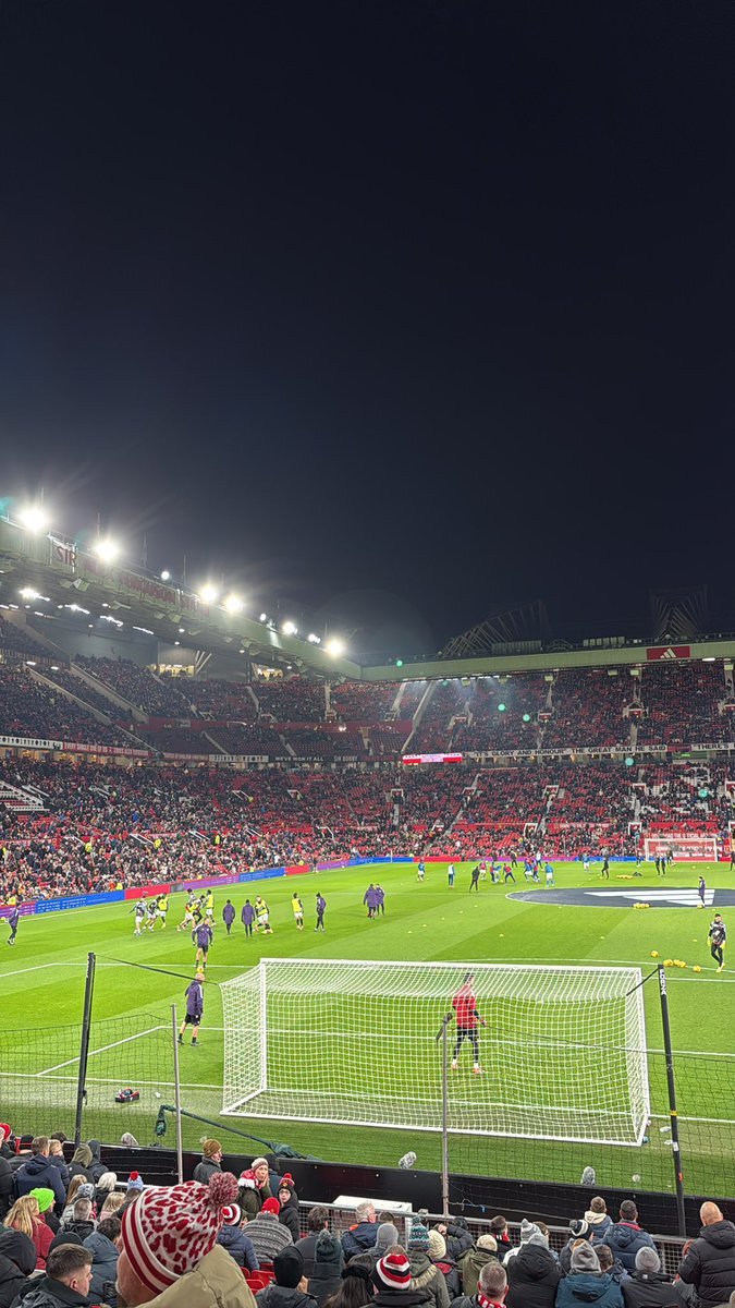 MUnited47's tweet photo. Stretford End ❤️ https://t.co/OiTFQkNTqW