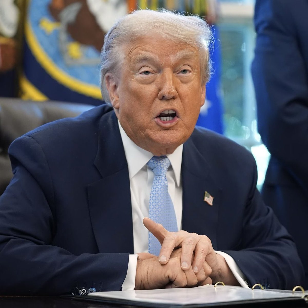 HoopsCrave's tweet image. Donald Trump is strongly considering pardoning Diddy:

“We all make mistakes. I mean, who hasn’t?”