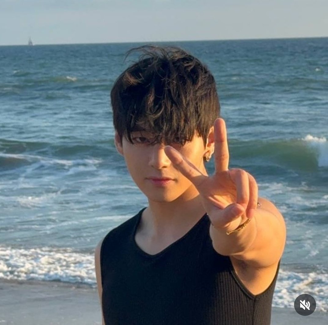 Peachy_Mamma's tweet photo. My beautiful human with his beautiful heart, I hope you had a happy day and hoping you will have the happiest year and years ahead 💜  #HAPPYVDAY #TaeDay https://t.co/KlWe2CVxUC