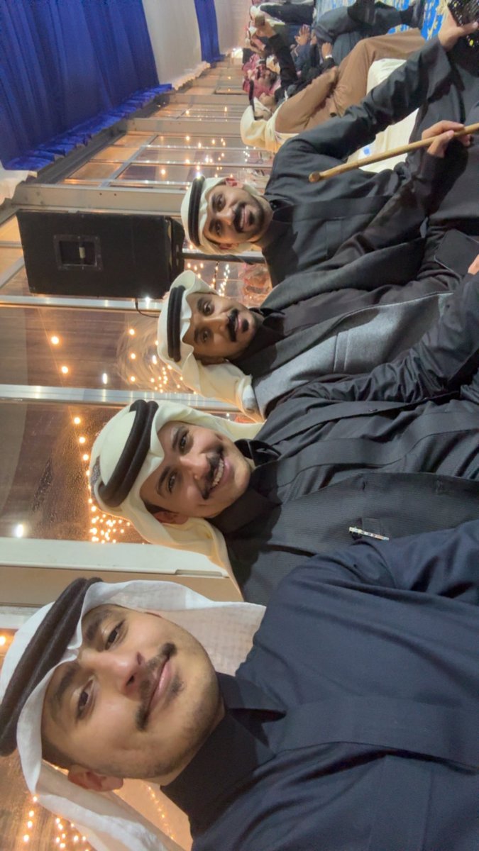 اللي يبي عز البـــــــداوة يجــينـــــــي
جونا كما وصف الدبا حين ما هـــــــال

#الصياهد