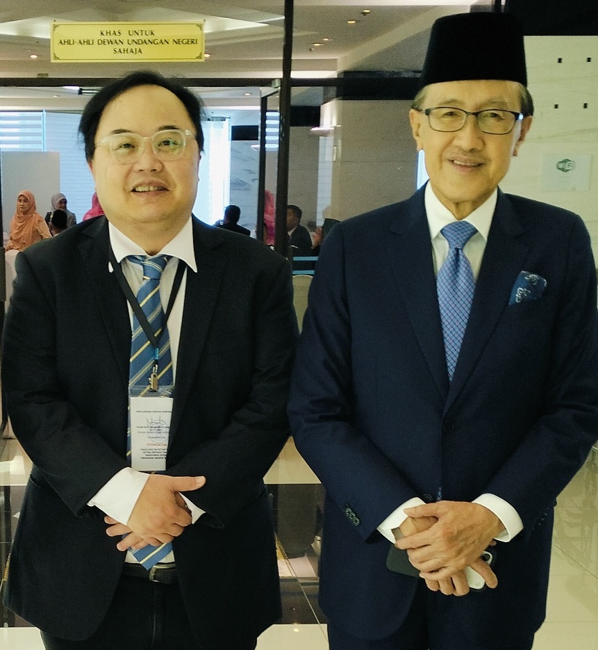 jameschin110's tweet photo. Quick chat with DSP Masidi at DUN. He was kind enough to invite me to join him for tea at the member's lounge.
#PRNSabah #GabunganRakyatSabah https://t.co/qTg1xgFInX