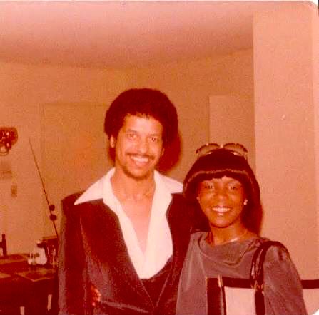 Kemani_0718's tweet image. During Richard Smallwood’s matriculation at Howard University, he was a part of a group consisted of him and his classmates named Hot Tea, which featured legendary vocalists Tawatha Agee and Angela Winbush.

Winbush was also an original member of The Smallwood Singers.