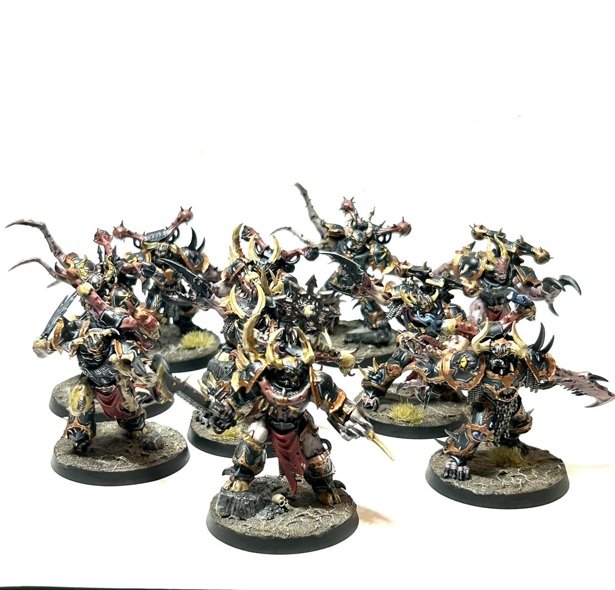 averagepaints's tweet image. Decided to go back and finish some Chaos Space Marines I started earlier this year. Feels good to have a full 10 man squad of Possessed fully done, teeth and all! These guys were a slog, so much going on, but they’re done now 😮‍💨 #WarhammerCommunity #PaintingWarhammer
