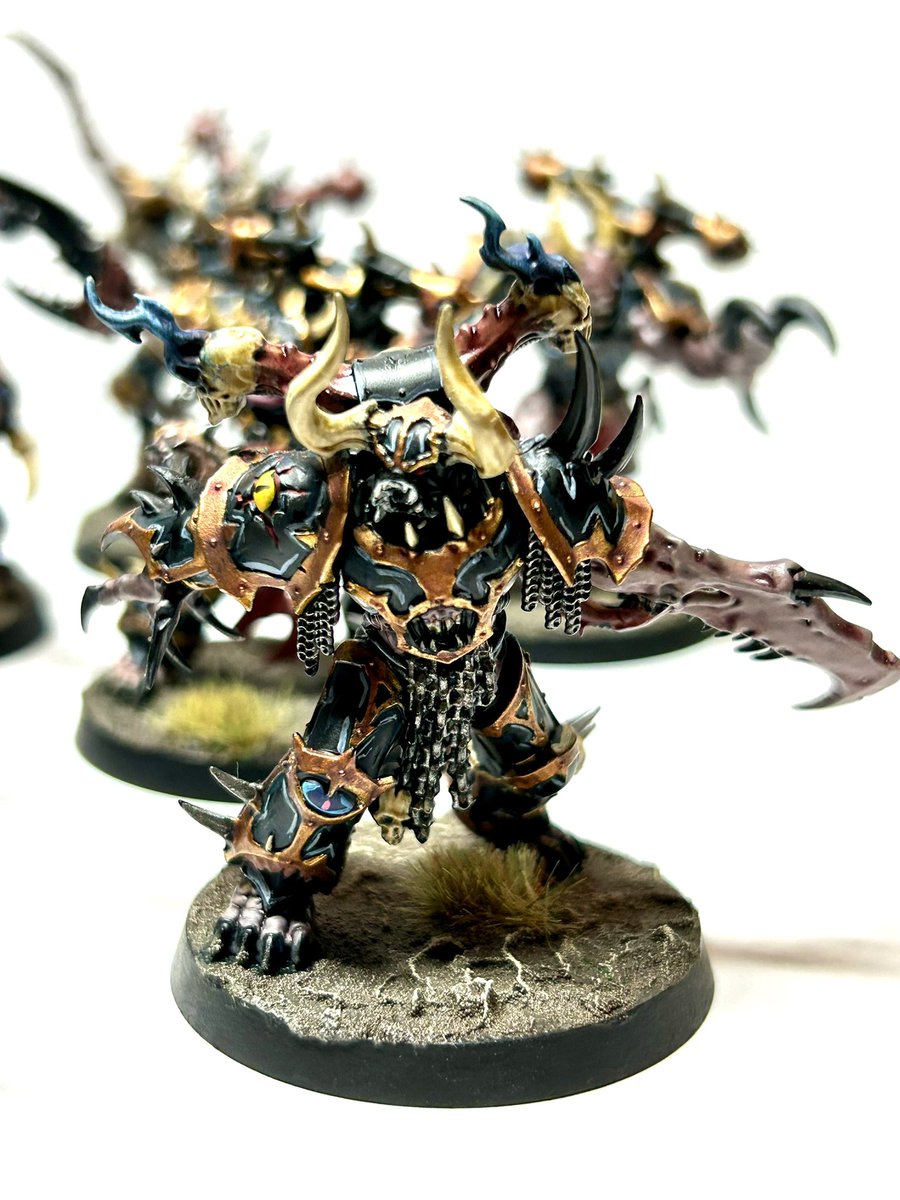 averagepaints's tweet image. Decided to go back and finish some Chaos Space Marines I started earlier this year. Feels good to have a full 10 man squad of Possessed fully done, teeth and all! These guys were a slog, so much going on, but they’re done now 😮‍💨 #WarhammerCommunity #PaintingWarhammer