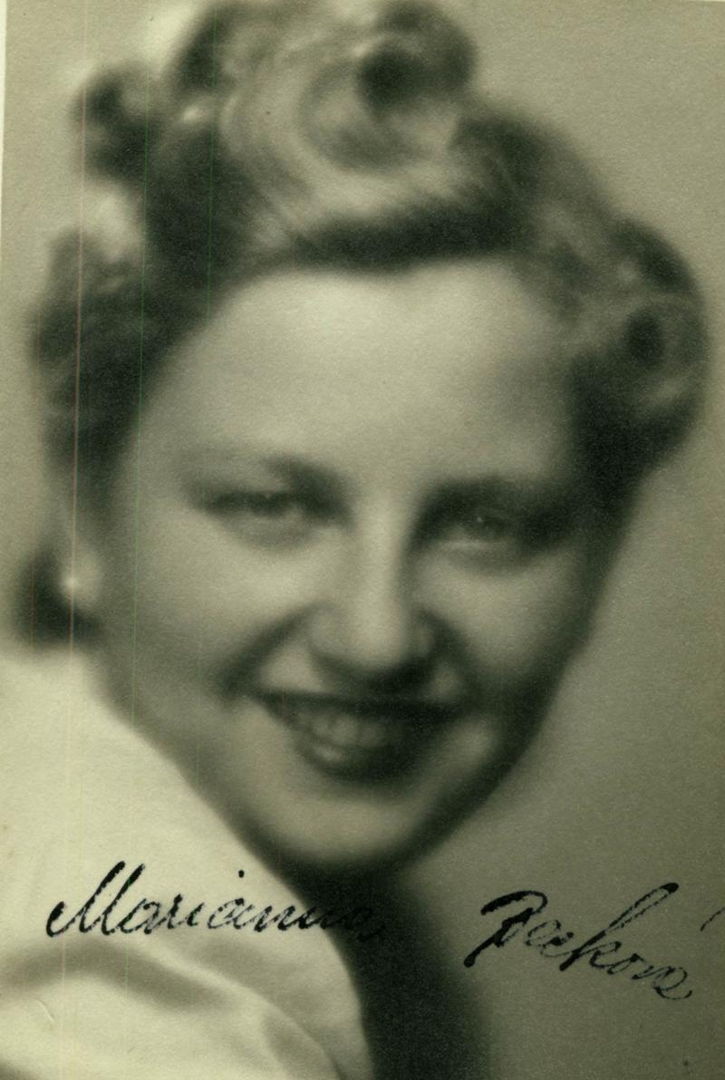 AuschwitzMuseum's tweet image. 30 December 1919 | A Czech Jewish woman, Marie Becková, was born in Prague.

She was deported to #Auschwitz from #Theresienstadt ghetto on 6 September 1943. She did not survive.