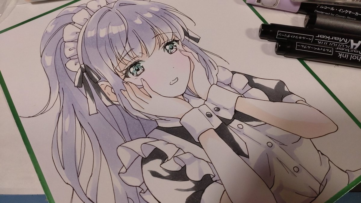 色紙色つけました こずかほとメイドこず先輩 写真だと色がくすむー