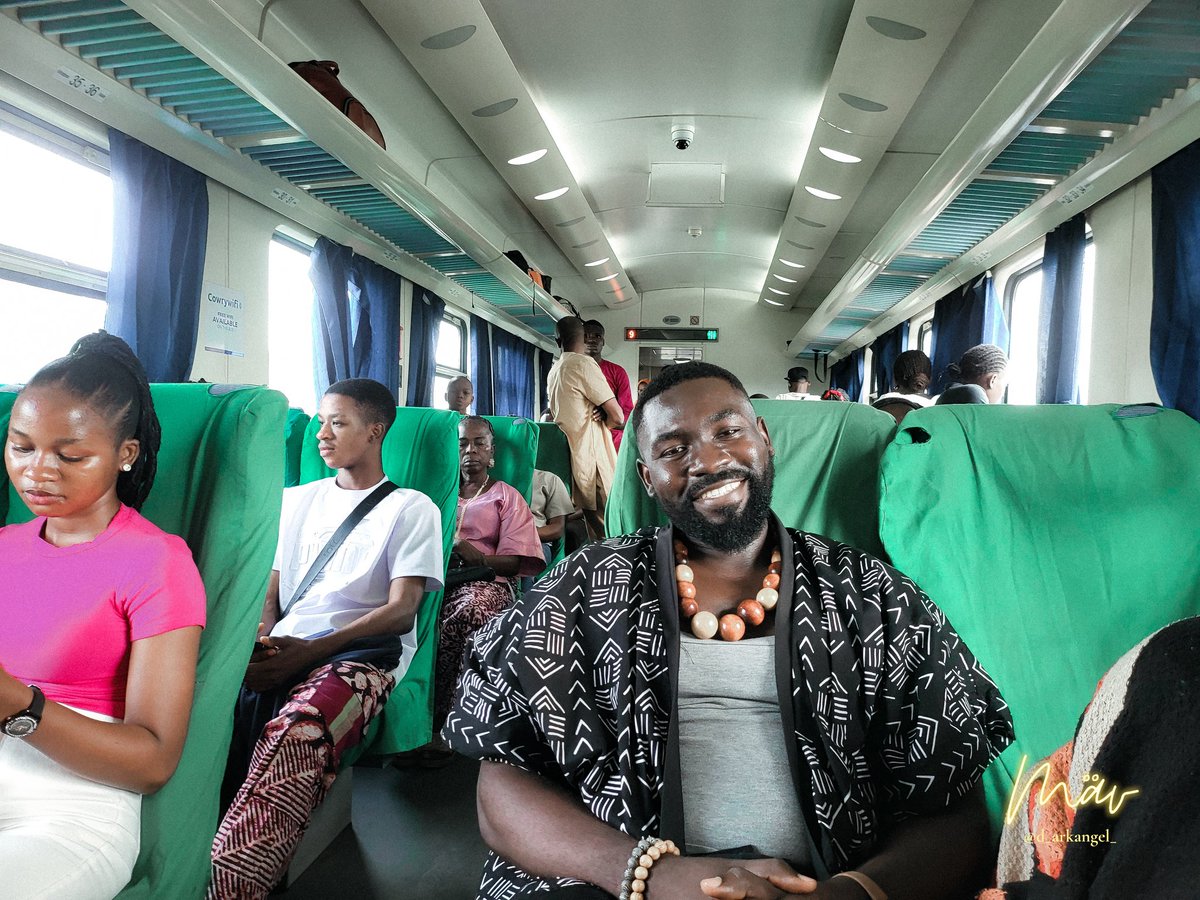 visuallymav's tweet image. First, the Train Ride.
With the right group of people, I set off into the distance (Abeokuta) from Mobolaji Johnson Train Station, Ebute Meta, Lagos. It used to be N3,600, but thankfully, there was a promo going on, &amp;amp; we ended up paying N1,500 each instead.

The coaches were...
1