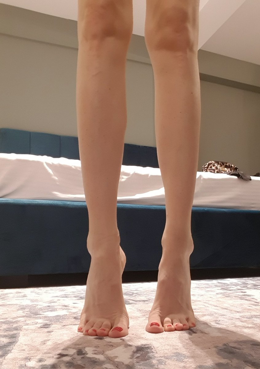 saradeamodel's tweet photo. #Freshpedicure mischievous mood 🫣 
I have a little game in mind tonight…I lead, you follow.
Kneeling, focused, behaving.
Funny how my #pedicure do that to you✨
DM if you want to see the entire video💋
#teasing
#playfulenergy
#flirtyvibes
#pedicureday
#prettyfeet
#dubai
#Riyadh https://t.co/4TTpsL5gW7