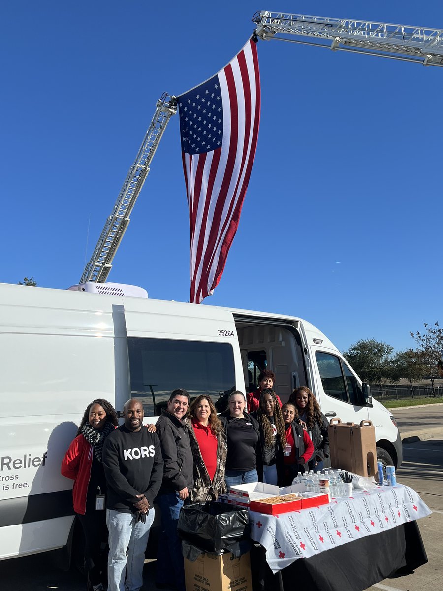 RedCrossTXGC's tweet image. The American Red Cross stands with Houston firefighters as they mourn the loss of Brandy Allinience from Station 21. We were honored to provide coffee, donuts &amp;amp; a warm smile as they prepare to lay their sister to rest. #HoustonFire #BrandyAllinience #RedCross #HonoringHeroes