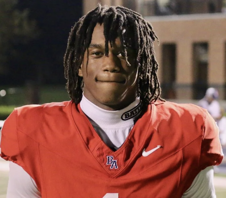 TomLoy247's tweet photo. Top247 receiver Kesean Bowman just checked in at the 2026 Under Armour All-America Game.

He tells @AnnaH247 and me that he's committing on February 10.

Alabama, Miami, Oregon, Tennessee, Vanderbilt, and others are all in play.

🔗 https://t.co/l0pd5Y0Dpr

@247Sports 🤝 @K3B02