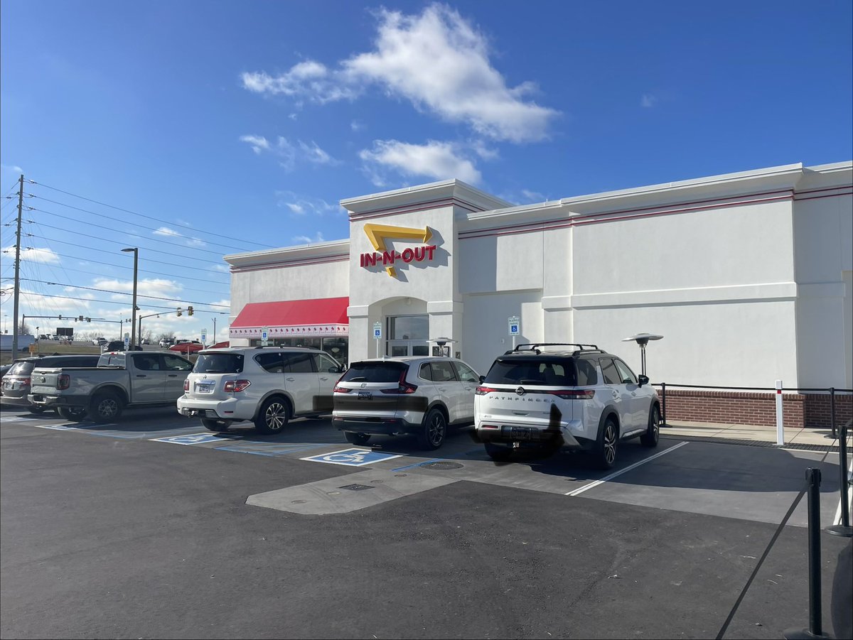 MaplesTony's tweet image. First trip to In-N-Out Burger in Lebanon, TN for lunch today. The burgers and fries were really good and the prices pretty reasonable. I’ll definitely be going back!