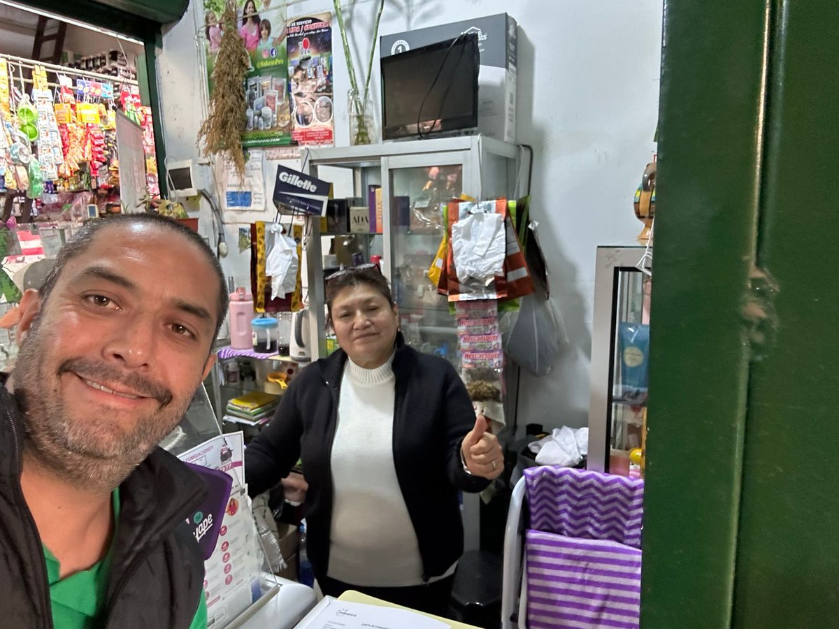 TonoMunizC's tweet photo. En @MibancoPE creemos que la inclusión financiera son negocios que siguen, familias que avanzan y comunidades que se fortalecen. Esta #Navidad acompañamos a más de 335 mil personas y 49 mil nuevos clientes. Cuando ellos avanzan, el país avanza. Ese es nuestro propósito. https://t.co/ggEFtHuwcw