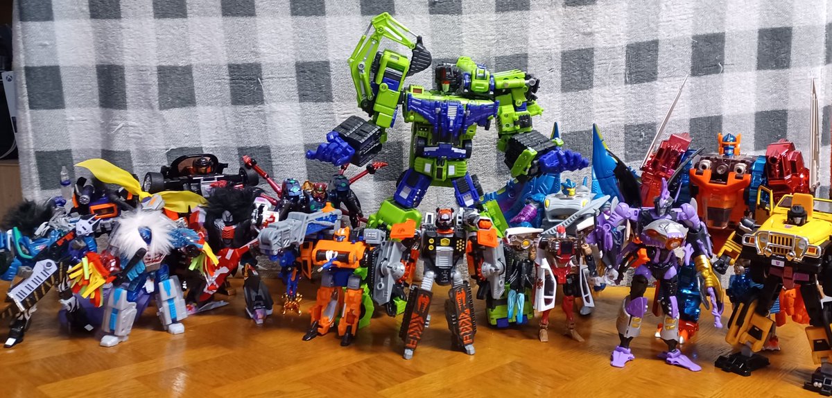 Warp84's tweet photo. Some of my favorite purchases from the year! Ironically, none of these were released this year. Especially fond of Hercules and the Knights of Unicron! https://t.co/efuDLExuf3