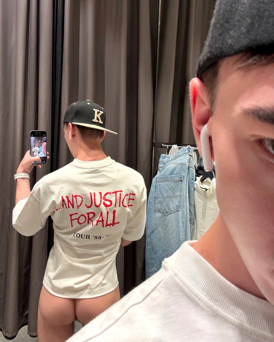 hottiedany's tweet photo. Does this T-shirt suit me?👉🏻👈🏻 https://t.co/qqMtwfbe1E