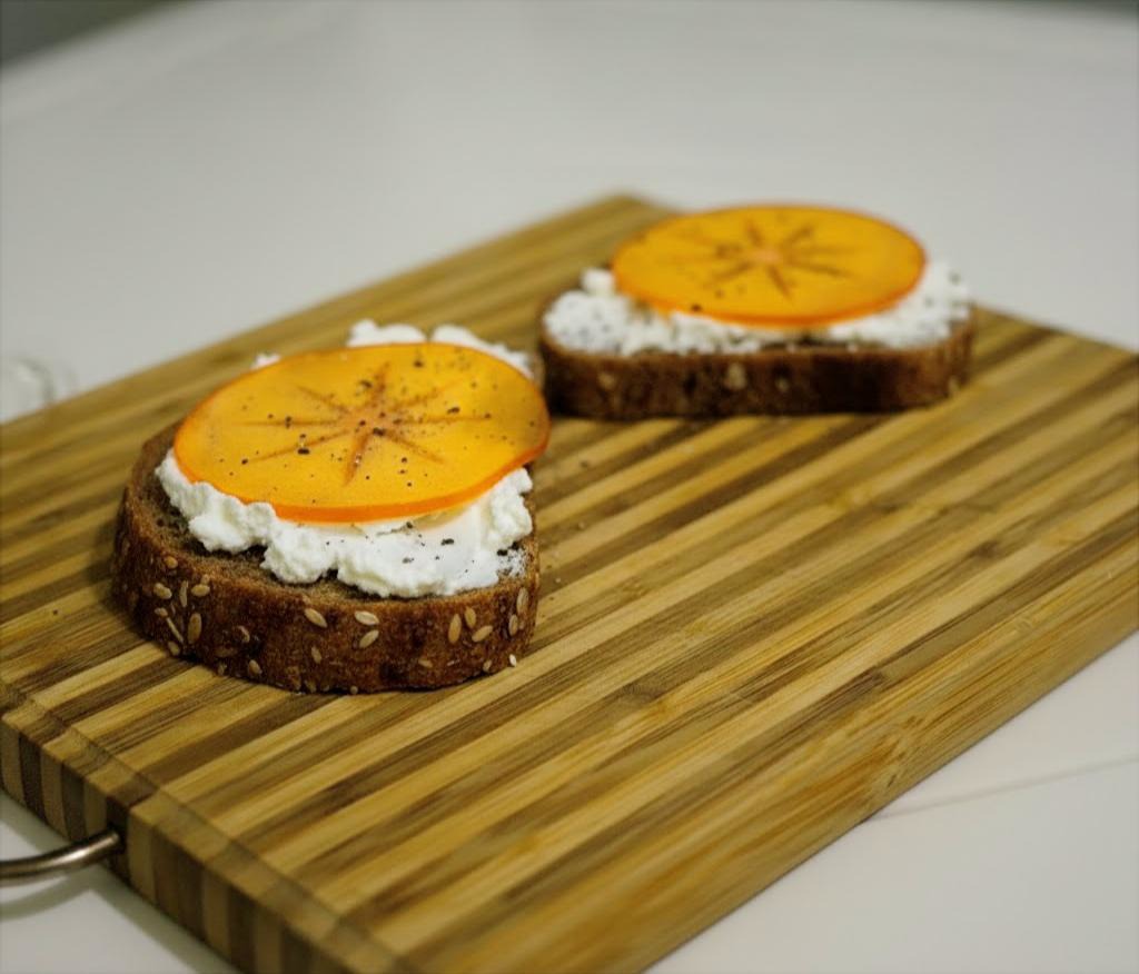 Накулінарил...
Тости з хурмою та крем-сиром.
t.me/smachnogo_vam_…