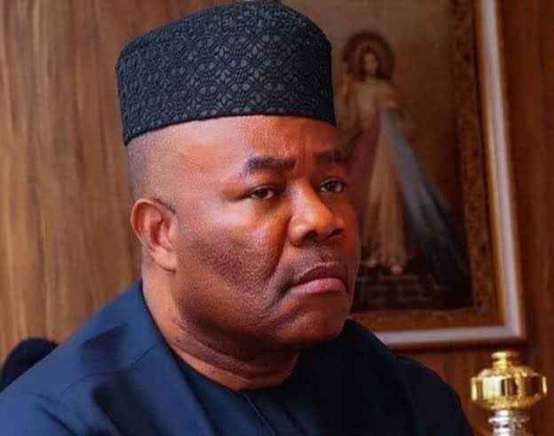 afrisagacity's tweet image. Here’s an idea of how incurably greedy Nigerian Politicians are:

Nigeria’s Senate President, Godswill Akpabio squandered N220 million on a so-called ICT building, which can best be valued at not more than N50 million.

Akpabio has been in Government for decades and has so much…