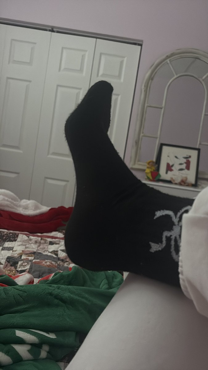 Abby_number1pup's tweet image. the ultimate cheat code is being hot with perfect feet and watching men lose their minds over you

Findom