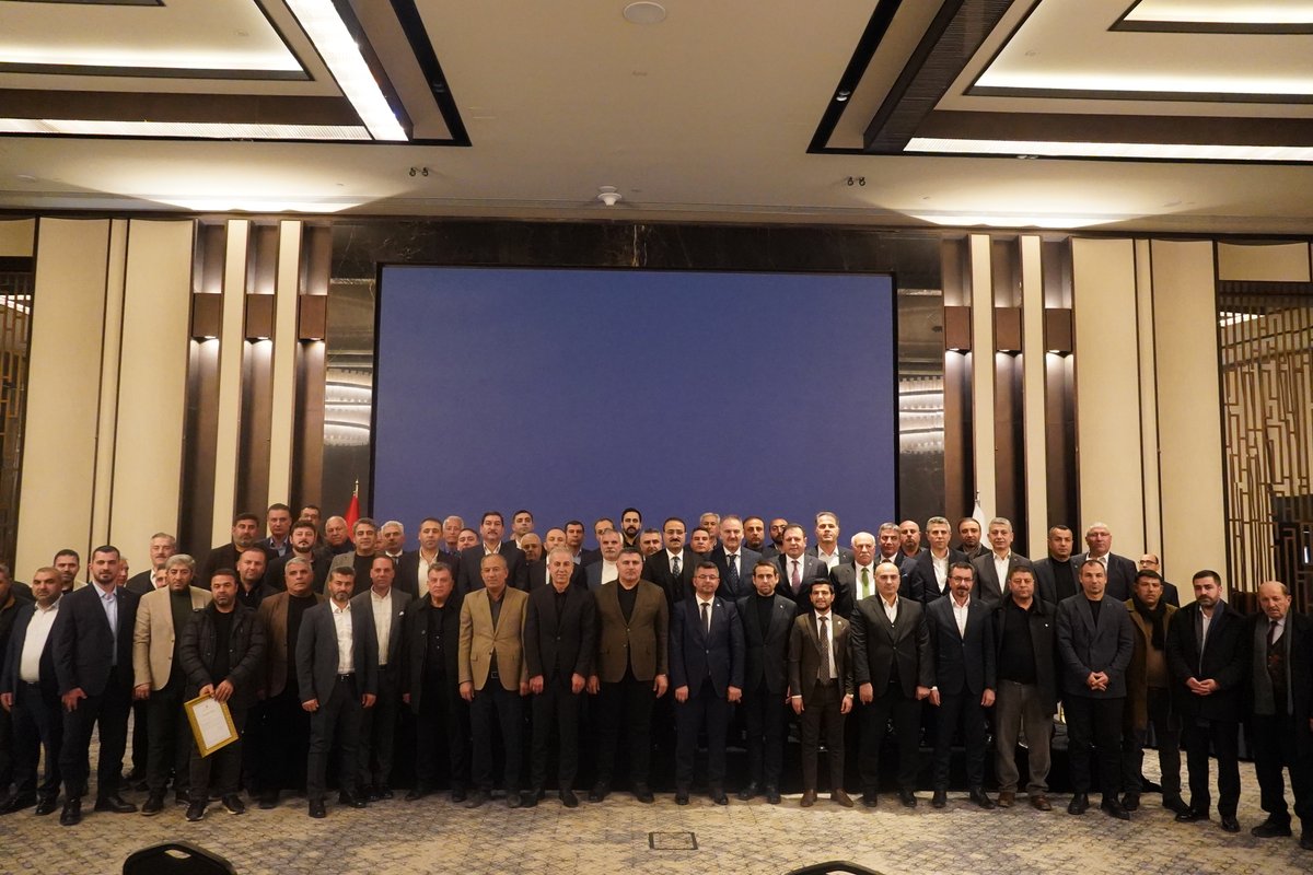 ŞUTSO’da Müşterek Meslek Komiteleri 2. Toplantısı gerçekleştirildi.
Yönetim Kurulu Başkanımız Mehmet Yetim, Meclis Başkanımız Serhat Karadağ ile Yönetim Kurulu ve Meclis Üyelerimizin; Şanlıurfa Büyükşehir Belediye Başkanvekili Av. Ahmet Aksoy, Harran Üniversitesi Rektörü Prof.