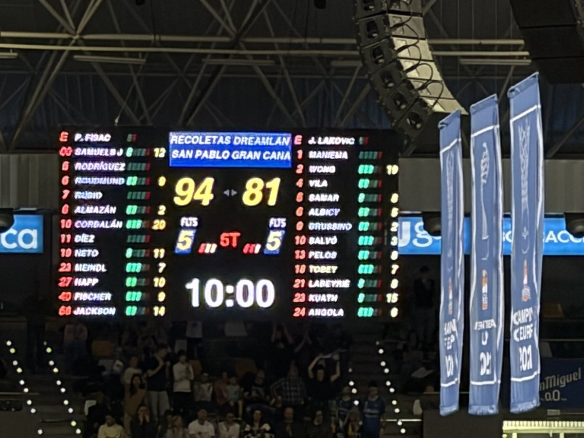 AbelRenuncio's tweet image. Actuación de @estoesLaMODA en la victoria de @SanPabloBurgos 
#Burgos #LaMODA #Victoria