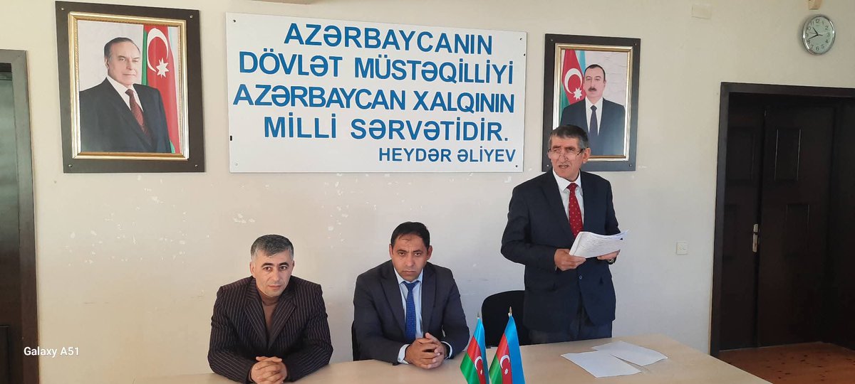 Bu gün, 31 dekabr — Dünya Azərbaycanlılarının Həmrəyliyi Günü və Yeni il münasibətilə məktəbdə tədbir keçirildi. Tədbir çərçivəsində şagirdlər dünya azərbaycanlıları haqqında dolğun məlumat əldə etdilər, onlara milli kimlik, birlik və həmrəylik hissi aşılandı.
#MÜTDA
#LARTİ