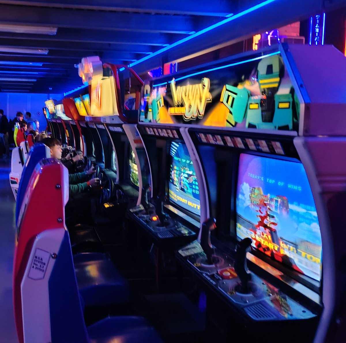 SanprietoG's tweet photo. Menuda barbaridad es Arcade Planet! Me ha faltado tiempo, hay que volver jajaj qué detallazo tener makina custom de maldita castilla #ArcadePlanet @arcade_planet https://t.co/QuOG798rO4