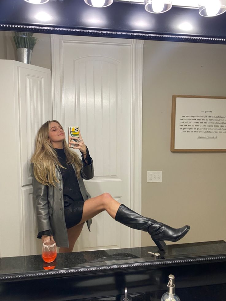 Gina_Lavora's tweet photo. Morgen ist der 1. Januar, haben du Ihren Aktivitätsplan schon vorbereitet?
Sag all deine Pläne ab, du solltest mich besser höflich bedienen.👢
https://t.co/GGrbeV7Vic👢
https://t.co/TwuzzooXgA👢
#Findom #Femdom #DeutschlandJanuar #Startseite #Sklavestiefel https://t.co/VbxijaDqVG